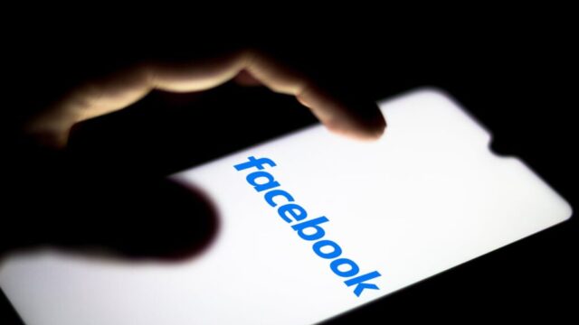 Writing effective Facebook post titles on a laptop
